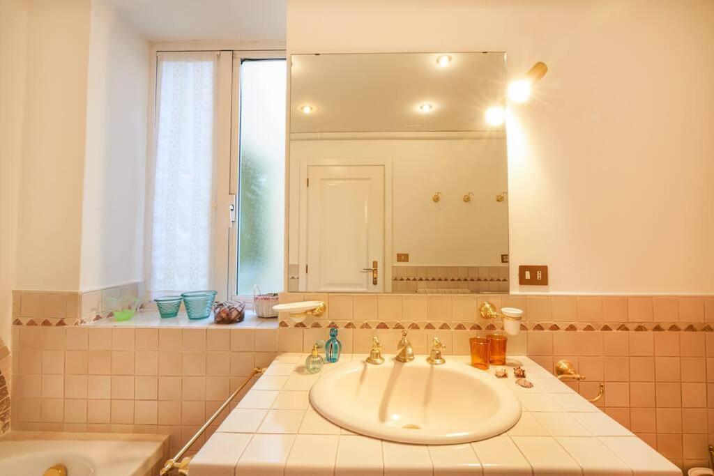 Ca' Del Pittore In Dorsoduro, Elegant Fine Arts District Apartamento Venecia