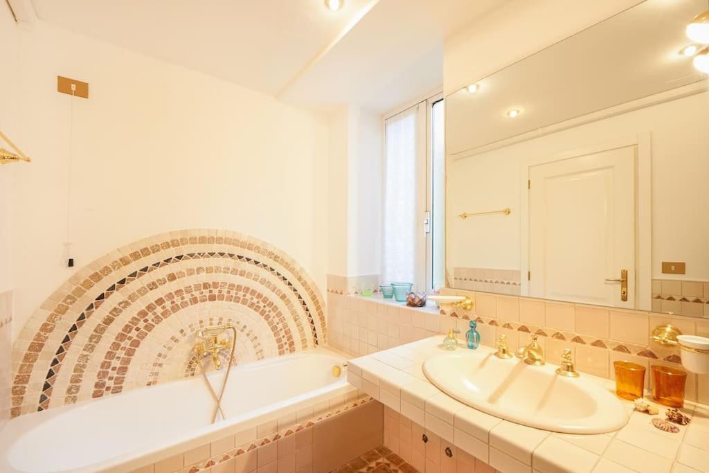 Ca' Del Pittore In Dorsoduro, Elegant Fine Arts District Apartamento Venecia